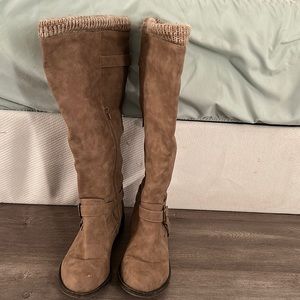 Size 8.5 tan knee length fall boots